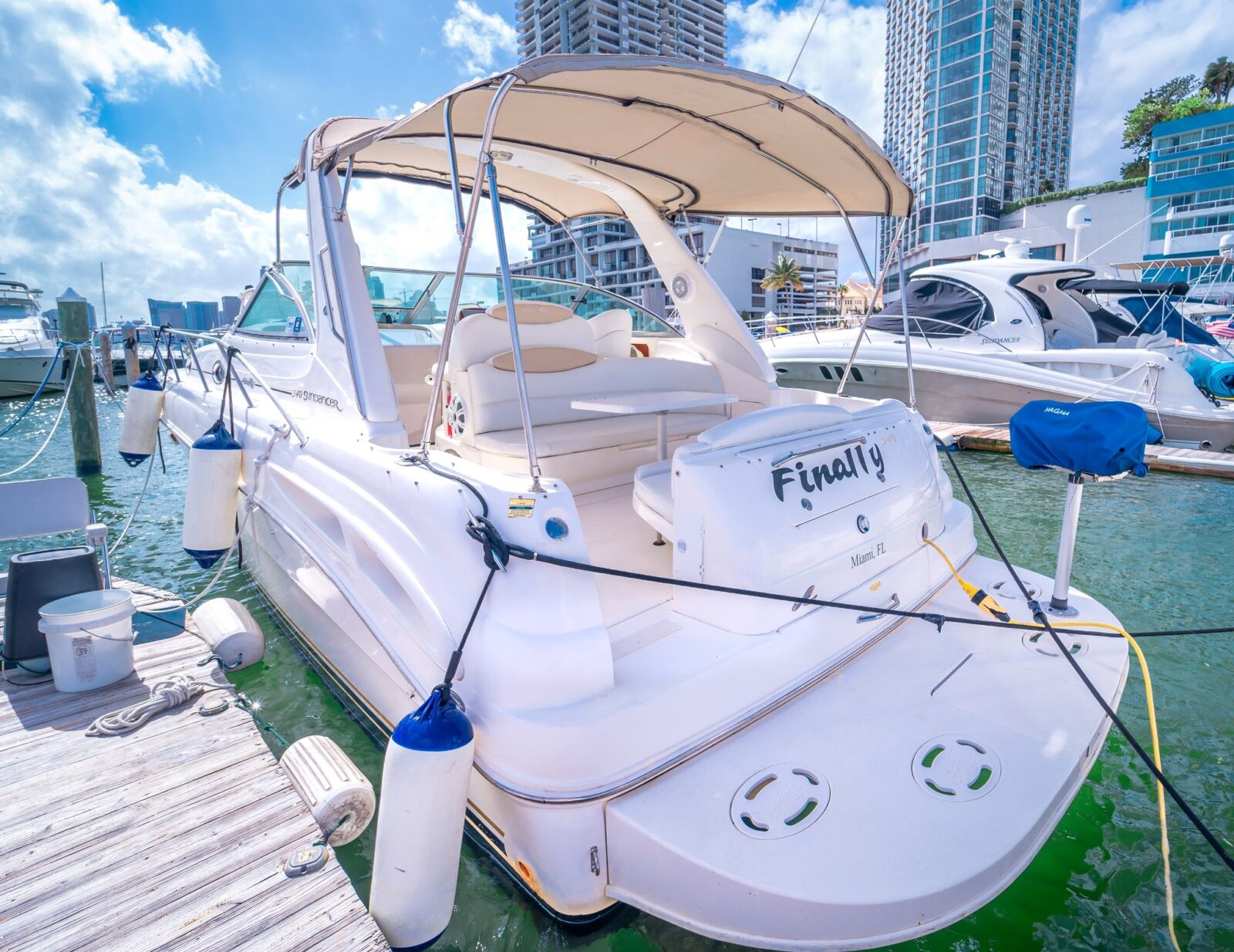 34' FINALLY YACHT - Fort Lauderdale Yacht Rentals